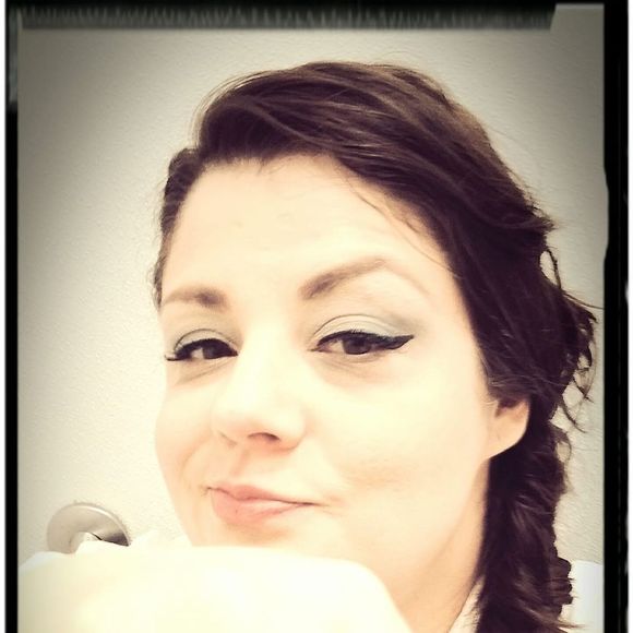 Meet your Posher, Amanda - Picture 1 of 1